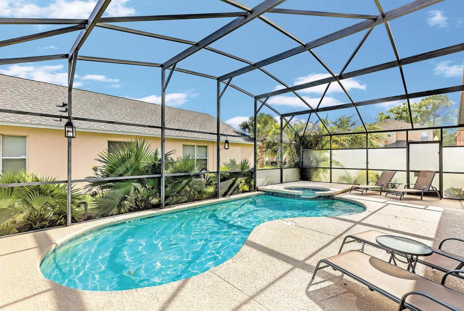 Lamplighter Mobile Park Villa Sleeps 9 Pool Air Con Main image 1
