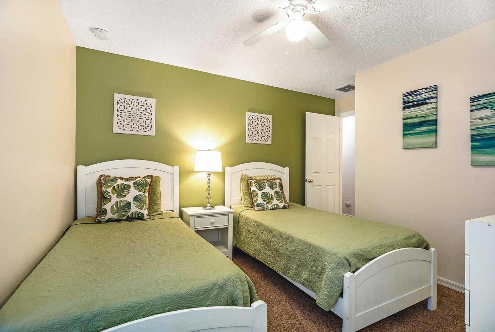 Lamplighter Mobile Park Villa Sleeps 9 Pool Air Con Main image 2